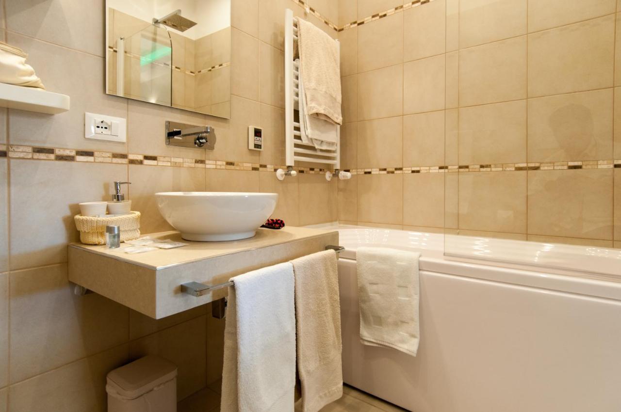 Tre Civette Sul Como Bed and Breakfast Roma Esterno foto